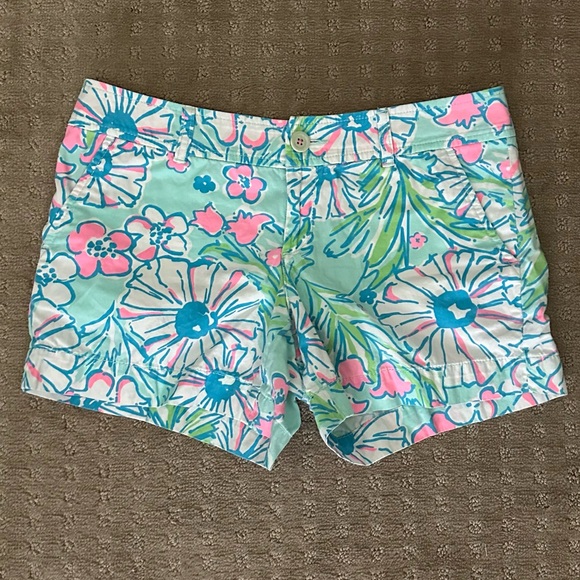 Lilly Pulitzer Pants - LILLY PULITZER Women's 6 - Blue pink & White floral Casual Shorts CALLAHAN